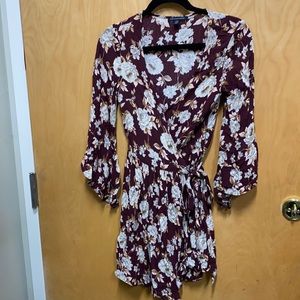 Size XS. American Eagle Burgundy Flower dress.